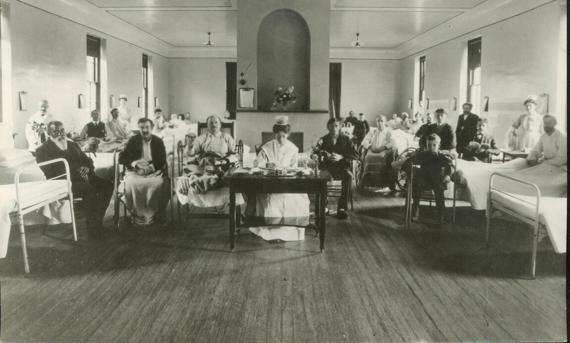 A photo of nurses and patients in the male surgical ward on the first floor of the university hospital in 1893