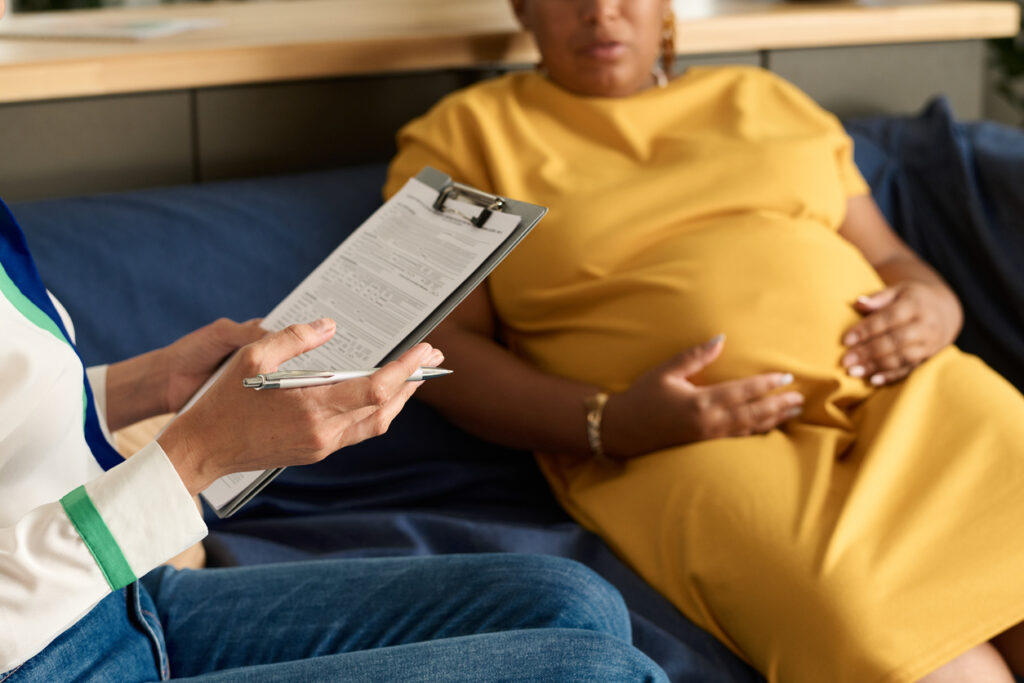 A home healthcare worker talking to pregnant woman. Image credit: iStock