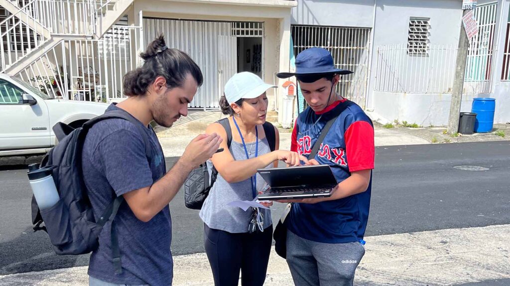 Students from UPR being trained to enumerate housing units in preparation for constructing the LabPOP survey’s representative sampling frame. Image credit: Laboratorio Puertorriqueño de Opinión Pública