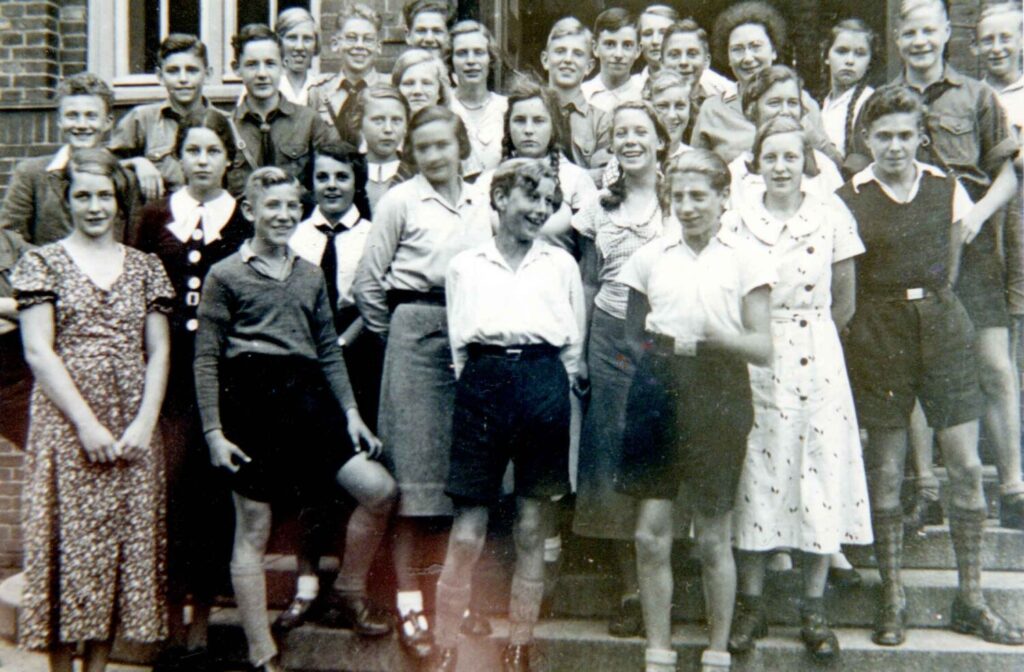 A 1933/34 class photo of the Lichtwark School from the Traugott archive. Both in the back row, Fritz Traugott is third from the left, and Erna Stahl, fourth from the right. Six of the students in the photo are wearing Hitler Youth uniforms. Image courtesy: Traugott archive