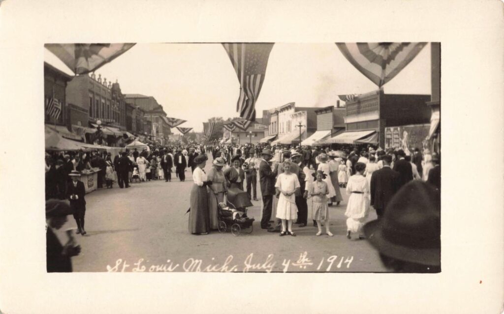 St. Louis, Michigan Fourth of July parade, 1914. Image credit: David V. Tinder Collection of Michigan Photography, University of Michigan William L. Clements Library.