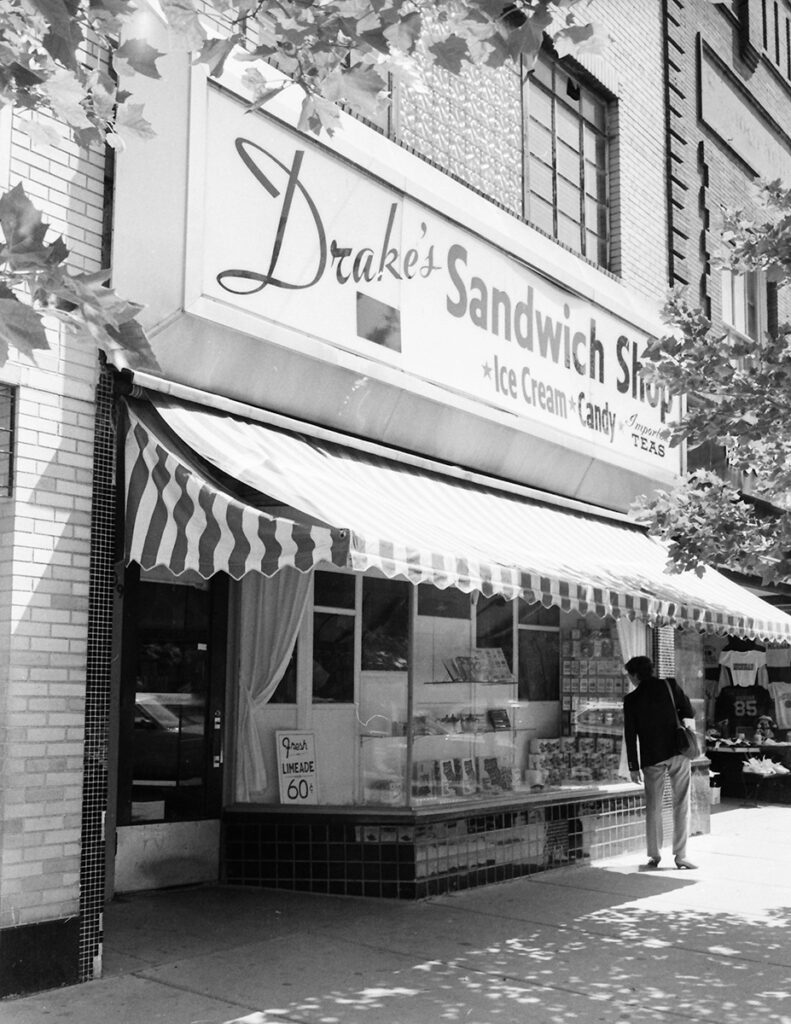 The exterior of Drake’s Sandwich Shop in 1985